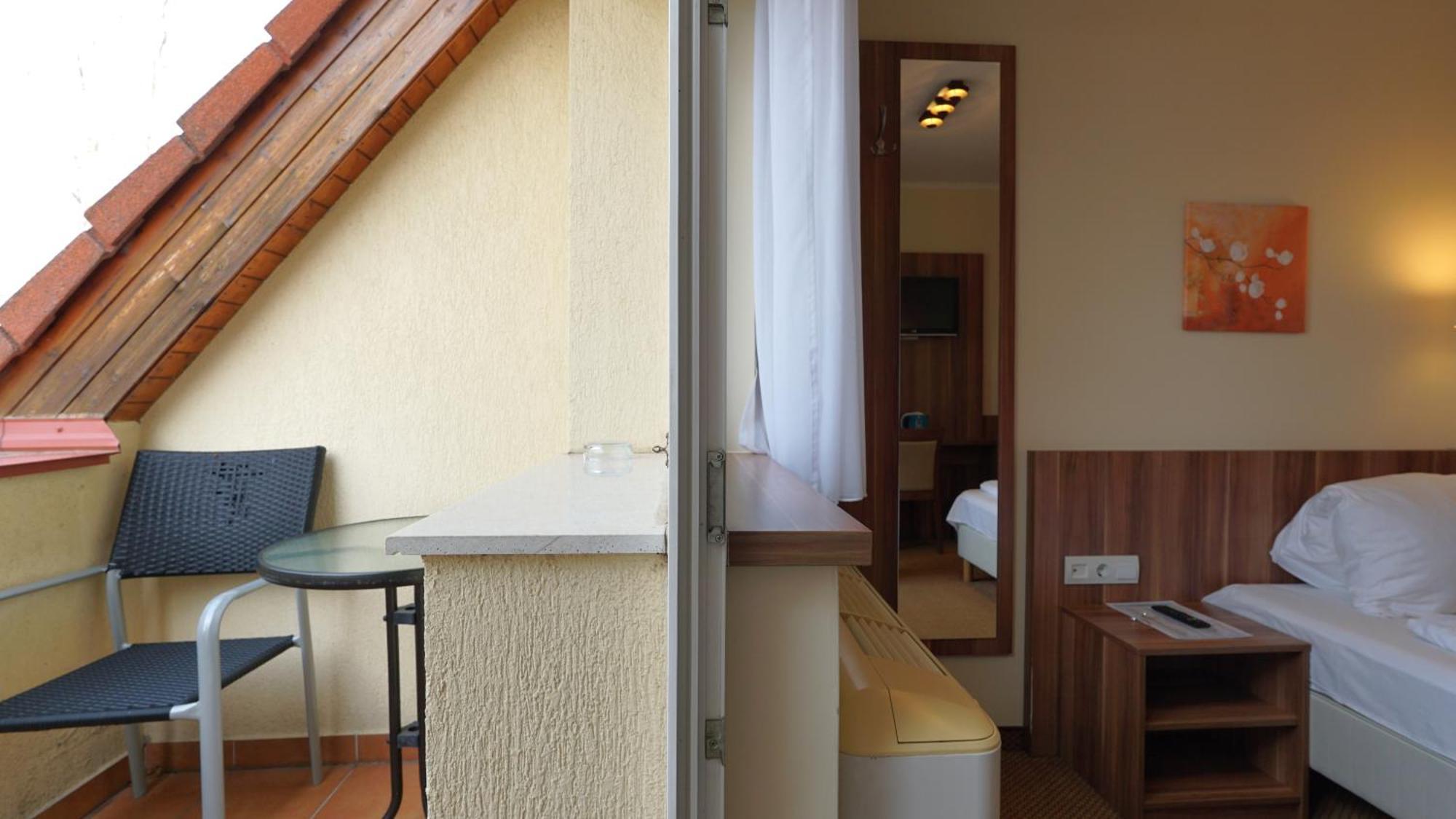 Balaton Colors Beach Hotel Siofok Bilik gambar